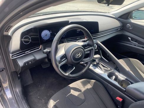 Used 2025 Hyundai Elantra SEL FWD image 12