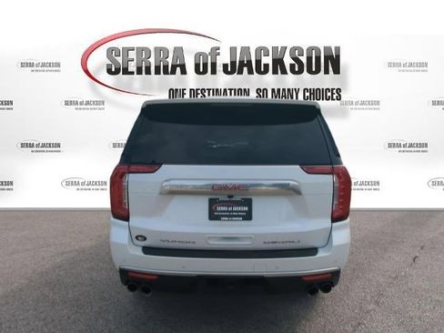 Used 2023 GMC Yukon XL Denali AWD/4WD image 8