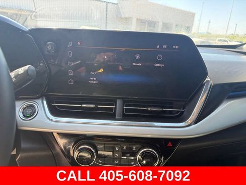 Used 2026 Chevrolet Trax LT w/ LT Convenience Package FWD image 11
