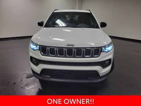 Used 2024 Jeep Compass Latitude AWD/4WD image 3