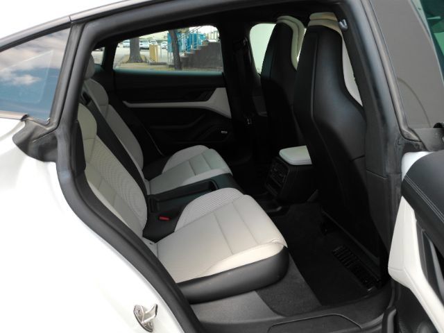 Used 2022 Porsche Taycan RWD image 25