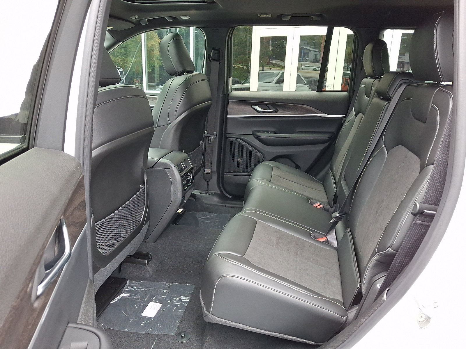 New 2027 Jeep Grand Cherokee 4WD image 6