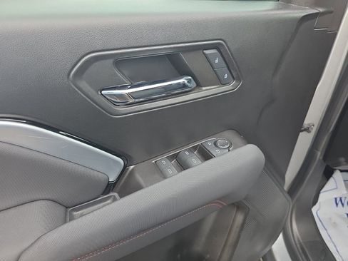 Used 2024 Chevrolet Colorado Z71 w/ Z71 Convenience Package 2 image 17