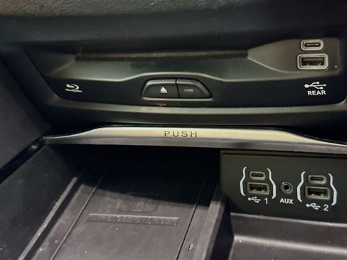 Used 2022 Chrysler Pacifica Pinnacle AWD/4WD image 39