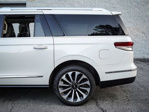 Used 2023 Lincoln Navigator L Reserve AWD/4WD image 11