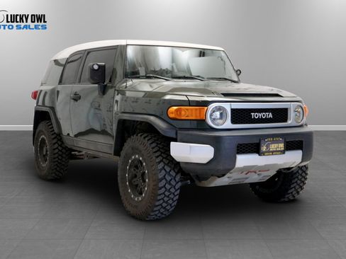 Used 2013 Toyota FJ Cruiser 4WD image 3