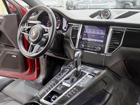 Used 2018 Porsche Macan GTS image 31