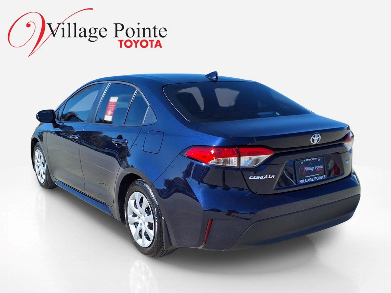 Used 2027 Toyota Corolla LE FWD image 3
