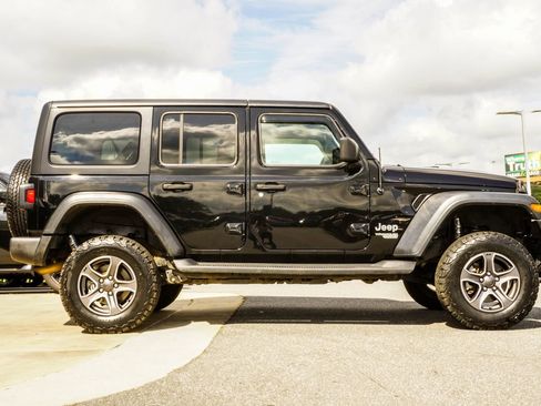 Used 2018 Jeep Wrangler Unlimited Sport S AWD/4WD image 6