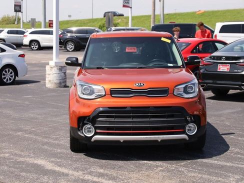 Used 2018 Kia Soul ! w/ Tech Package FWD image 4
