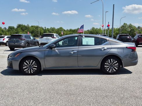 Used 2023 Nissan Altima 2.5 SV w/ SV Premium Package FWD image 5
