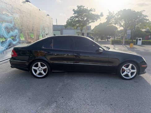 Used 2009 Mercedes-Benz E 350 4MATIC Sedan w/ Premium 1 Pkg image 4