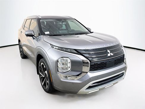 Used 2023 Mitsubishi Outlander SEL image 1