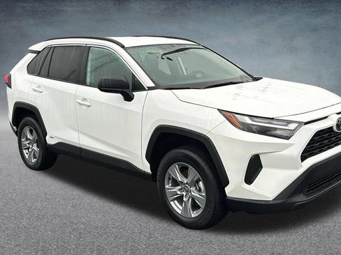 Used 2025 Toyota RAV4 LE AWD/4WD image 2