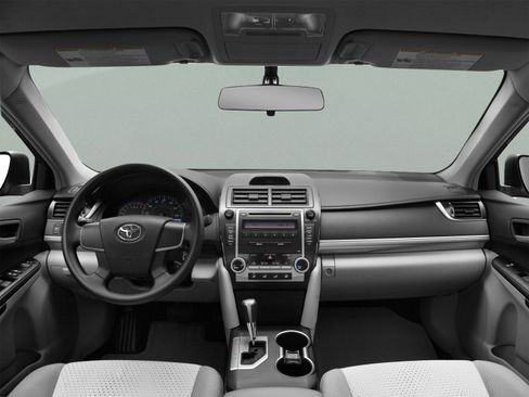 Used 2012 Toyota Camry SE FWD image 19