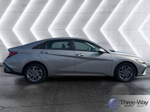 Used 2024 Hyundai Elantra SEL image 6