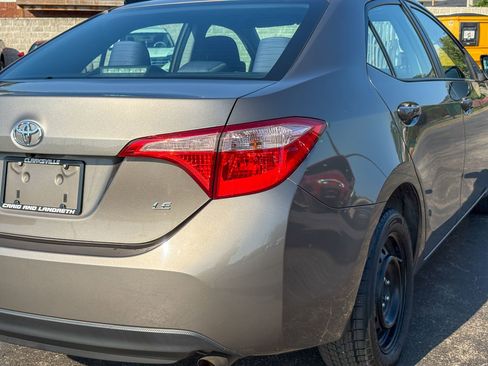 Used 2018 Toyota Corolla LE FWD image 16