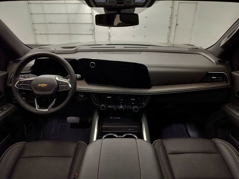 Used 2025 Chevrolet Tahoe Premier AWD/4WD image 13