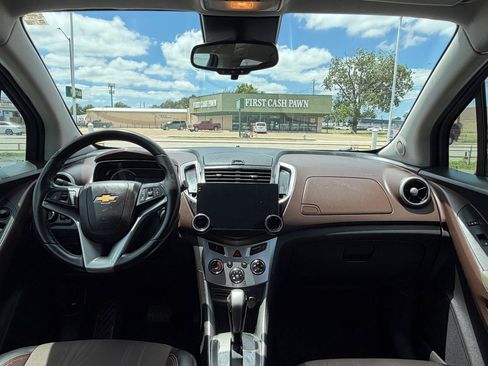 Used 2016 Chevrolet Trax LT w/ LT Convenience Package FWD image 17