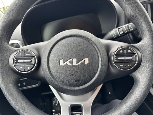Used 2025 Kia Soul LX w/ LX Technology Package FWD image 25