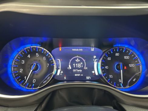 Used 2025 Chrysler Pacifica Select FWD image 17