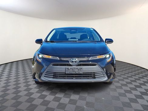 Used 2023 Toyota Corolla LE FWD image 3