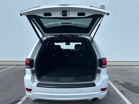 Used 2018 Jeep Grand Cherokee Altitude AWD/4WD image 19