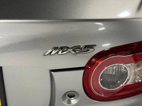 Used 2010 MAZDA MX-5 Miata Touring w/ Suspension Pkg RWD image 11