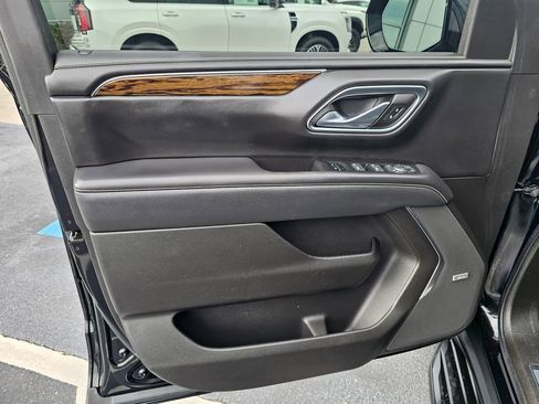 Used 2021 Chevrolet Suburban Premier w/ Premium Package image 17