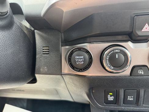 Used 2023 Toyota Tacoma SR5 w/ Technology Package AWD/4WD image 5