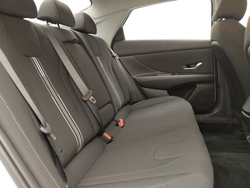 Used 2025 Hyundai Elantra SEL FWD image 19