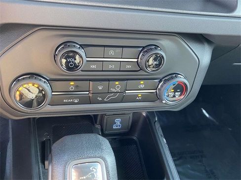 New 2025 Ford Bronco 4-Door image 34