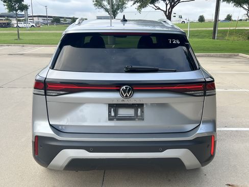 Used 2026 Volkswagen Tiguan SE FWD image 29