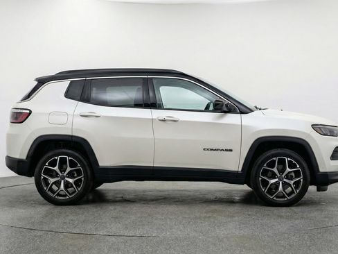 Used 2025 Jeep Compass Limited AWD/4WD image 11