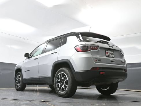 Used 2024 Jeep Compass Trailhawk AWD/4WD image 54