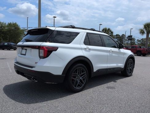 Used 2025 Ford Explorer ST AWD/4WD image 5