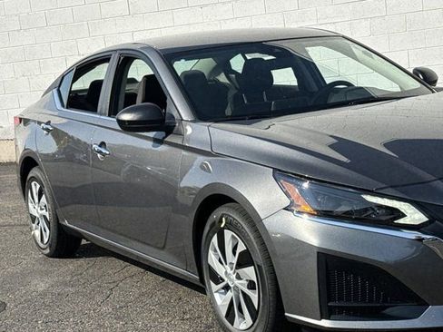 Used 2025 Nissan Altima 2.5 S image 4