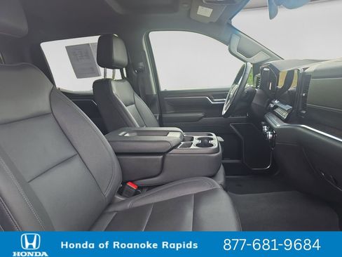 Used 2025 GMC Sierra 1500 SLT AWD/4WD image 17