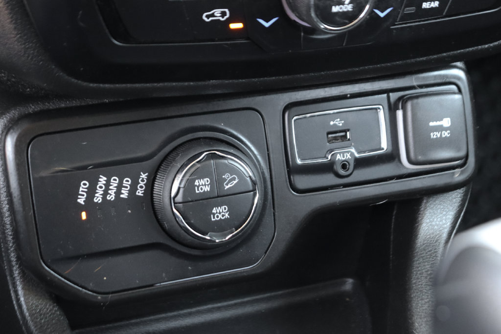 Used 2023 Jeep Renegade Trailhawk AWD/4WD image 26