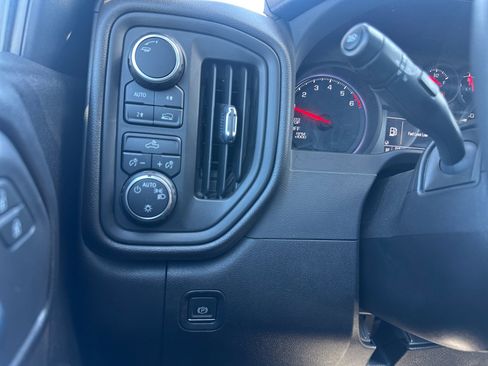 Used 2023 Chevrolet Silverado 1500 Custom image 18