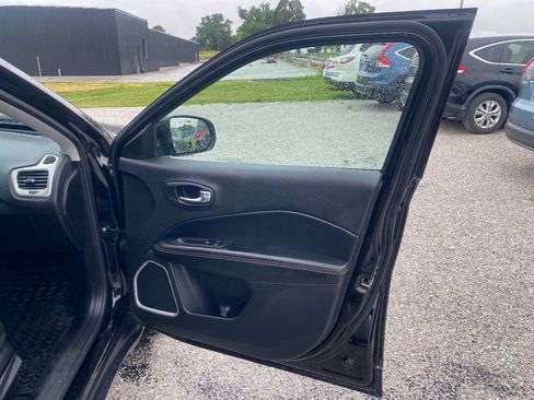 Used 2018 Jeep Compass Latitude w/ Cold Weather Group image 14