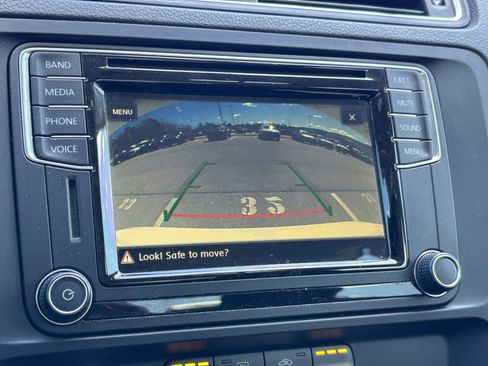 Used 2017 Volkswagen Jetta SE image 5