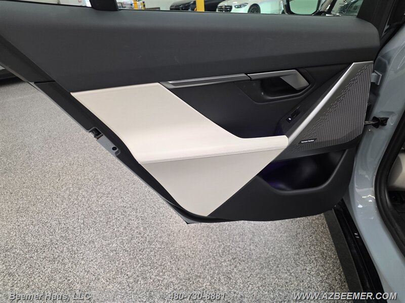 Used 2024 BMW i5 eDrive40i w/ M Sport Package RWD image 30