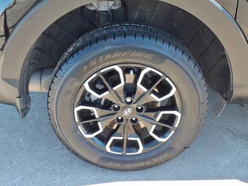 Used 2022 Hyundai Santa Cruz SEL Premium image 13