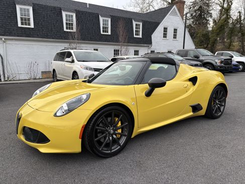Used 2016 Alfa Romeo 4C Spider RWD image 13