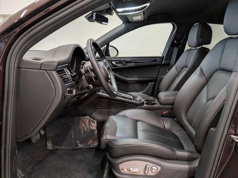 Used 2025 Porsche Macan AWD/4WD image 22