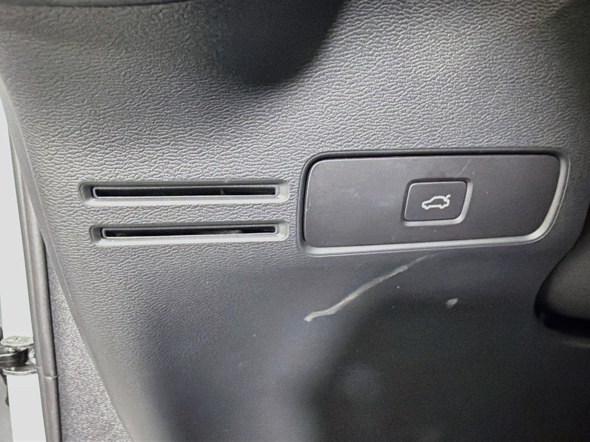 Used 2026 Volvo XC40 B5 Plus AWD/4WD image 16