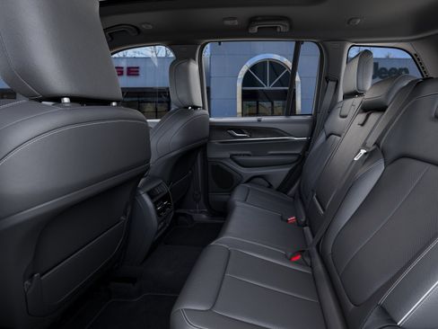 New 2025 Jeep Grand Cherokee Limited w/ Luxury Tech Group II AWD/4WD image 53