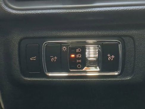 Used 2023 Lincoln Corsair Reserve image 27