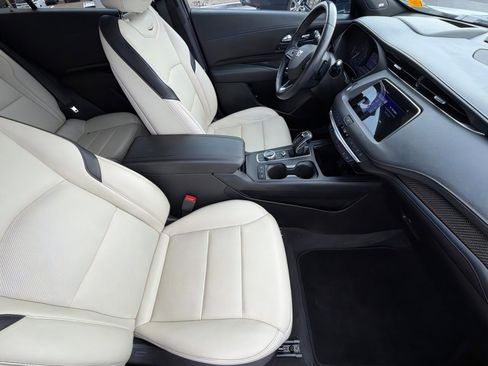 Used 2019 Cadillac XT4 Sport FWD image 9